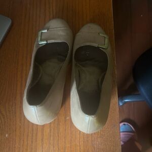 Vintage Tan Buckle Flats 👠✨